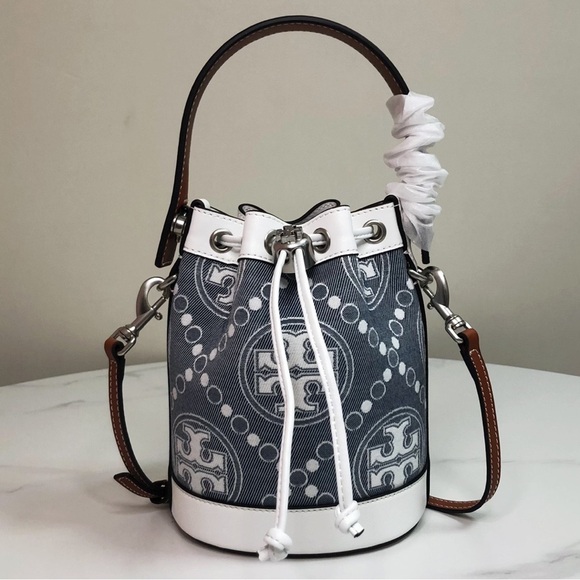 Meet the Posher Handbags - Tory Burch Denim Bucket Bag
Size: 15 * 11.5 * 19